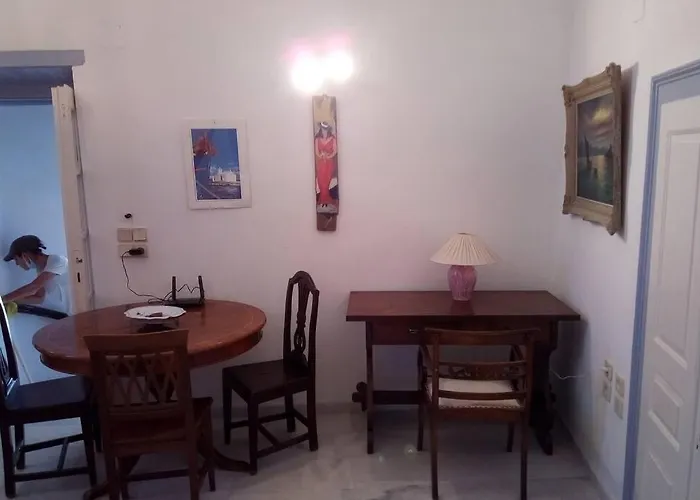 Naxos Castle House شقة *