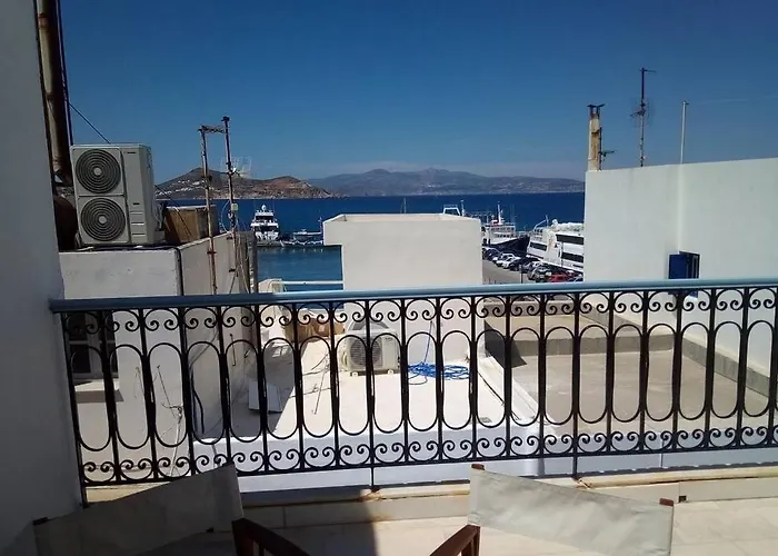 Naxos Castle House شقة *