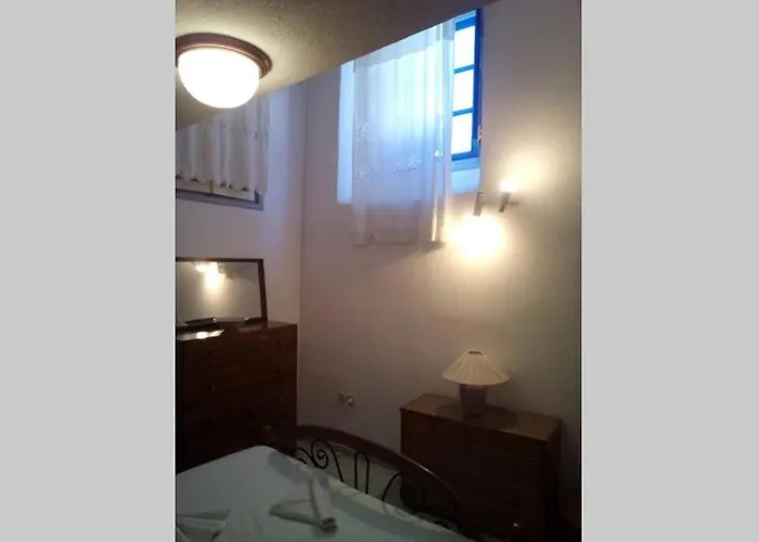 Naxos Castle House شقة *